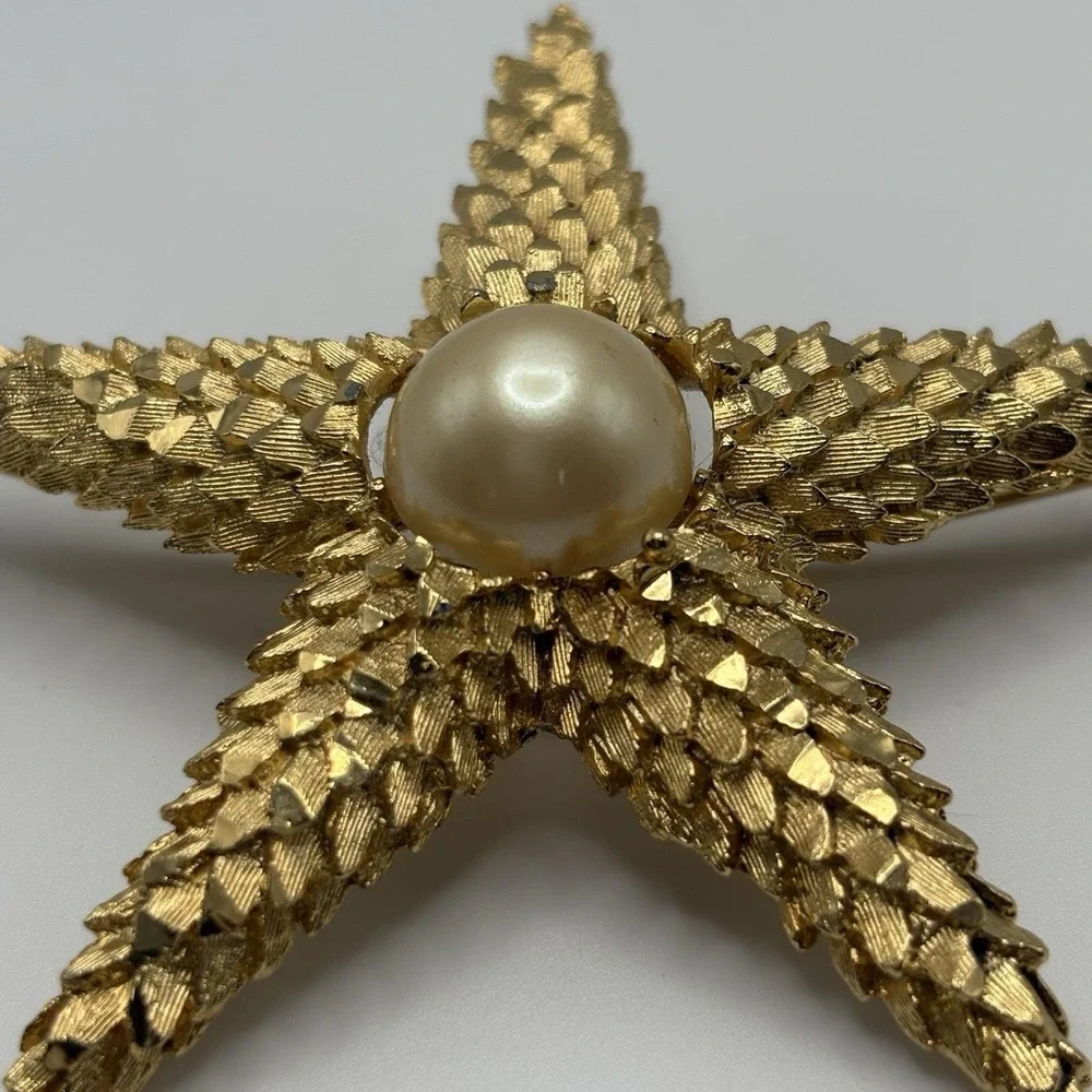 Vintage Capri Brooch Starfish Faux Pearl Goldtone Sea Star Beach Nautical Cruise